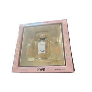 Victoria's Secret Love Eau De Parfum Travel Size Spray‎ 1 oz Perfume Sealed Box